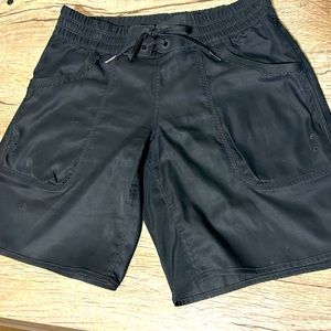 Lululemon sz 6 women’s 8” inseam black shorts